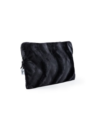 Pokrowiec ze sztucznego futerka na podszewce.