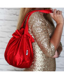Elegancka czerwona satynowa  torebka z rączką – handmade w Polsce. Personalizacja haftem