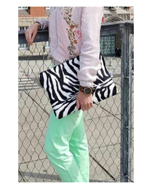 Pokrowiec , etui na laptopa z futerka na podszewce.